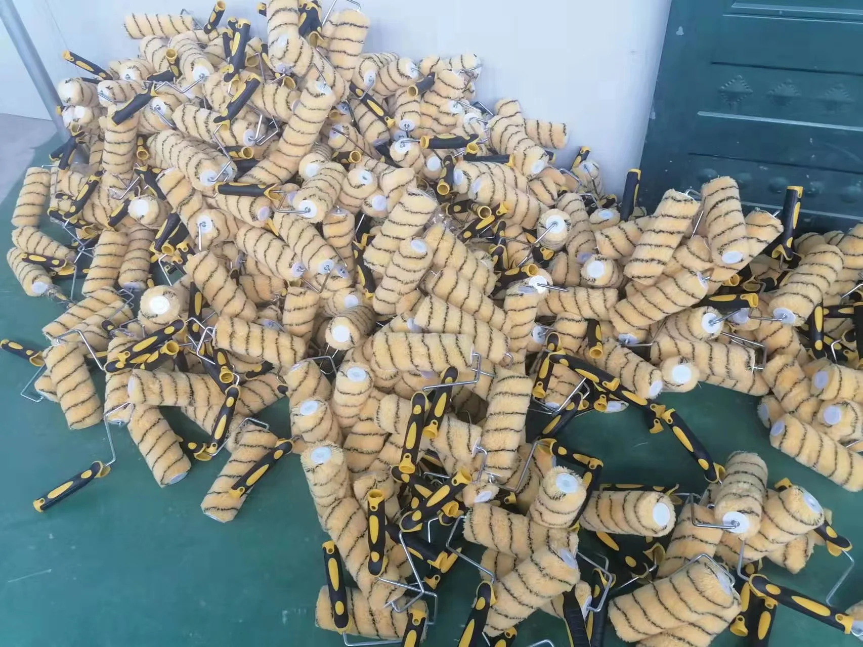 Bangladesh White Bristle Paint Brush Wooden Handle Red Tail Bristle