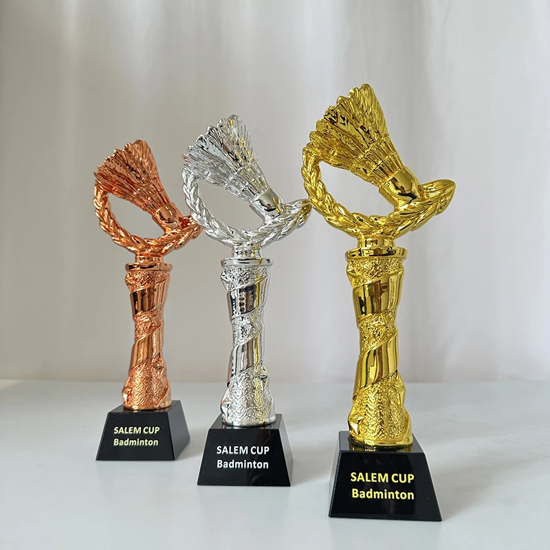 Customized sports award trophy resin crafts gold plated resin trophy star trophy crystal awards