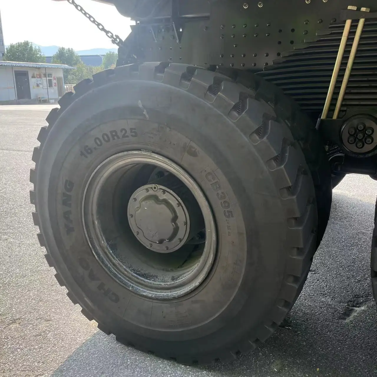 Heavy duty 370kW Electric Mining Dump Truck 138tons 60CBM 6x6 drive Permanent magnet synchronous 327.6kWh Lithium Battery