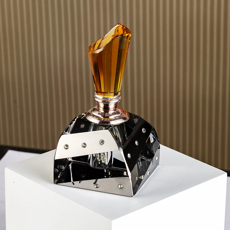 اكتشف حرفة الصناعة الرائعة لمصانع الشموع الكريستالية الحديثة.