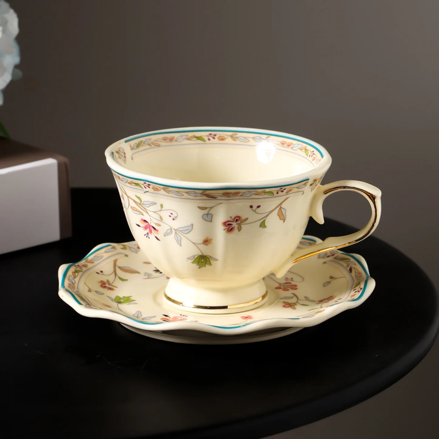 European Gold Rim flower retro pastoral style flower rattan ceramic cup saucer luxury lace afternoon coffee cup saucer