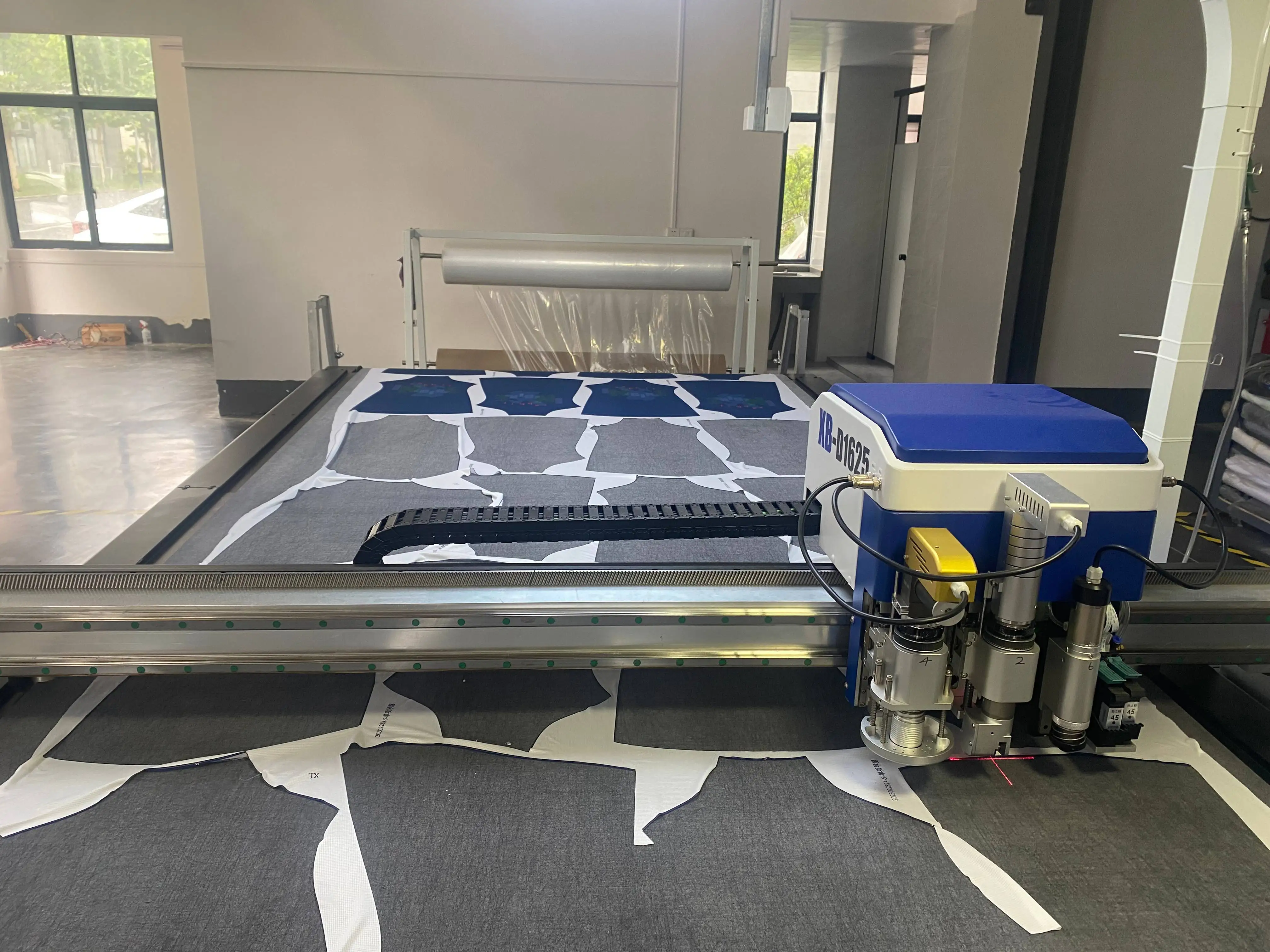 LJT Automatic CNC Cutting Machine Carpet Cloth Wool Textile Silk Printing-Swing Knife Cutting New Used Condition Core Engine PLC