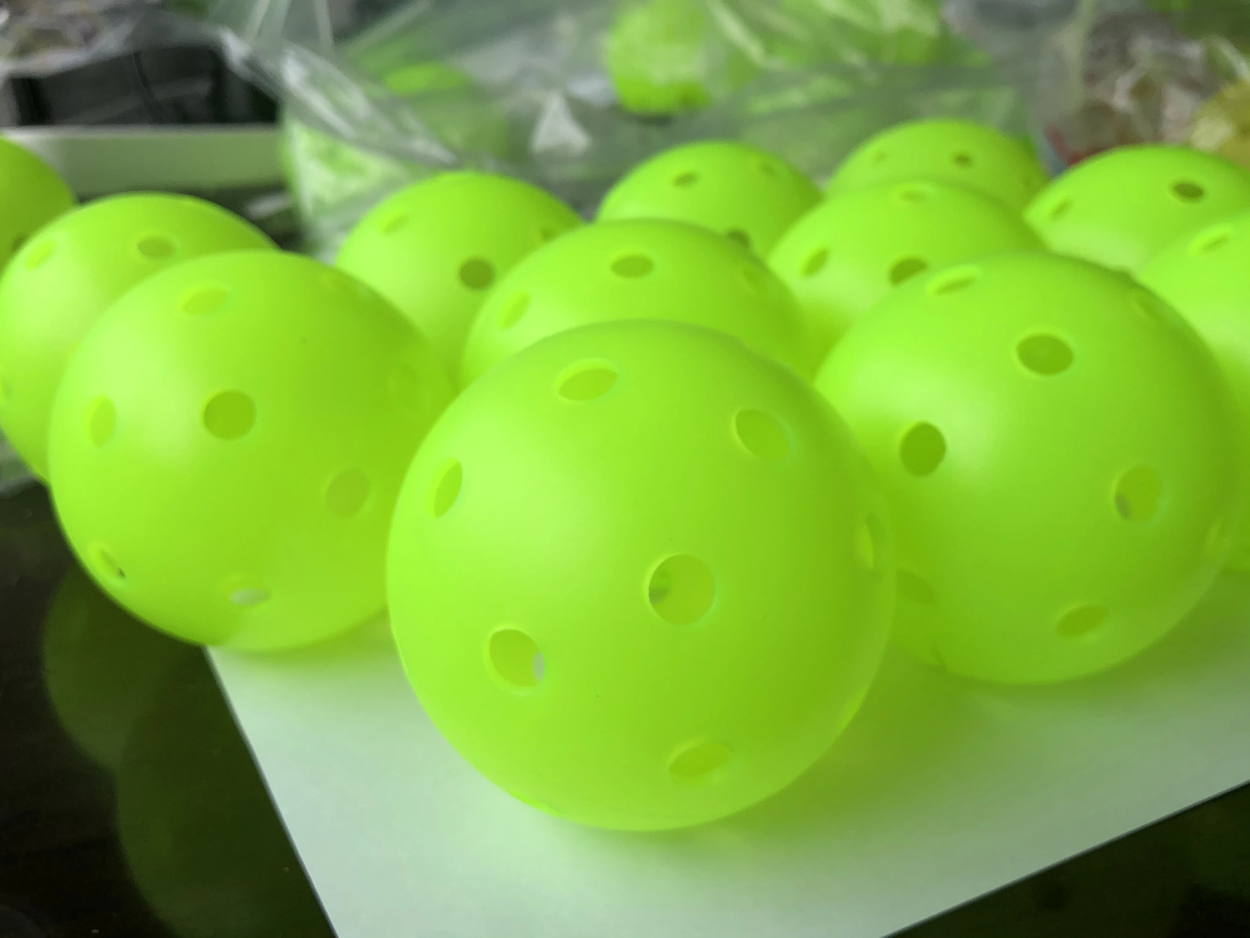 NEOB Pickleballs USAPA Standard Pickle Balls Competition Seamless Pickleball for Outdoor Courts 26 Holes Pickleball Balls