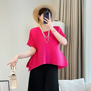 2026 Summer Vintage Fashion Women's Top Elegant Loose Pleated Short-Sleeved T-Shirt Large Size Slim Design for a Casual Style