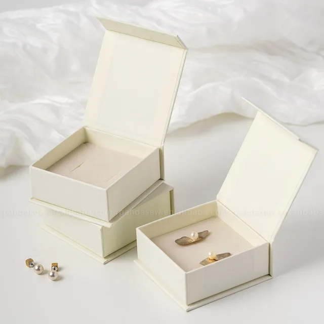 XPandasew Half Lid Flip Book Style Magnet Box Printed Square Pattern Simple Jewelry Storage Box