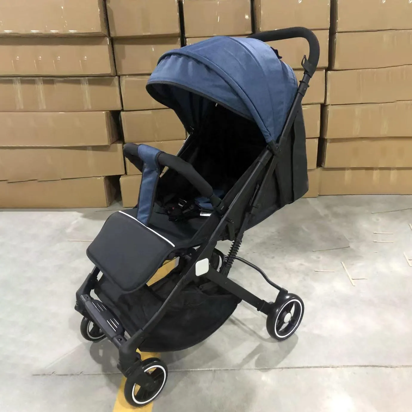 Easy to Fold Lightweight Baby Stroller Double Travel Stroller for Kids Iron Pipe Can Be Collected by One Hand Cheap Baby Pram