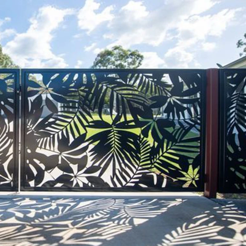 سياج حديث مصنوع من الألومنيوم بقطع ليزري فائق الجودة، وشاشات سياج وزخارف حديقية (Trellis)، ودرابزين سطح من الفولاذ المقاوم للصدأ