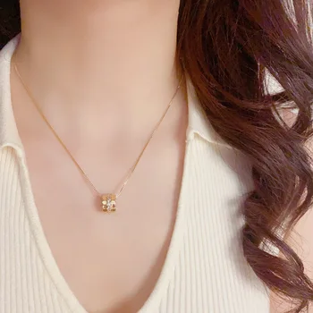 French Retro Diamond Kaleidoscope Necklace Female Niche Temperament Fashion Simple Design Collarbone Chain Wholesale