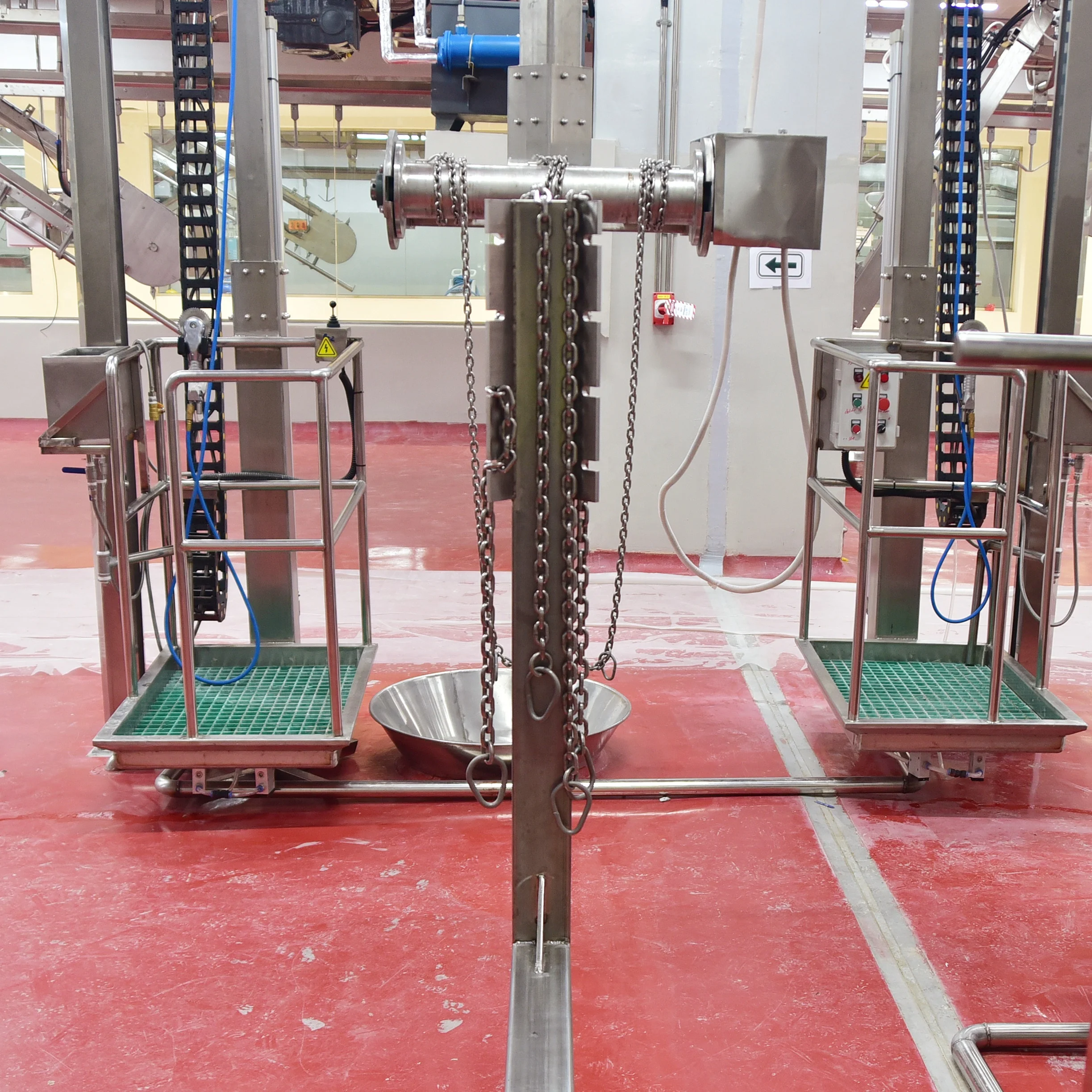 Cow carcass splitting band saw for cattle slaughter