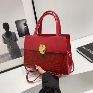 2026 Luxury Women's Tote Bag Large Capacity Designer PU Leather Zipper Closure Polyester Lining Stone Pattern Chain Decoration