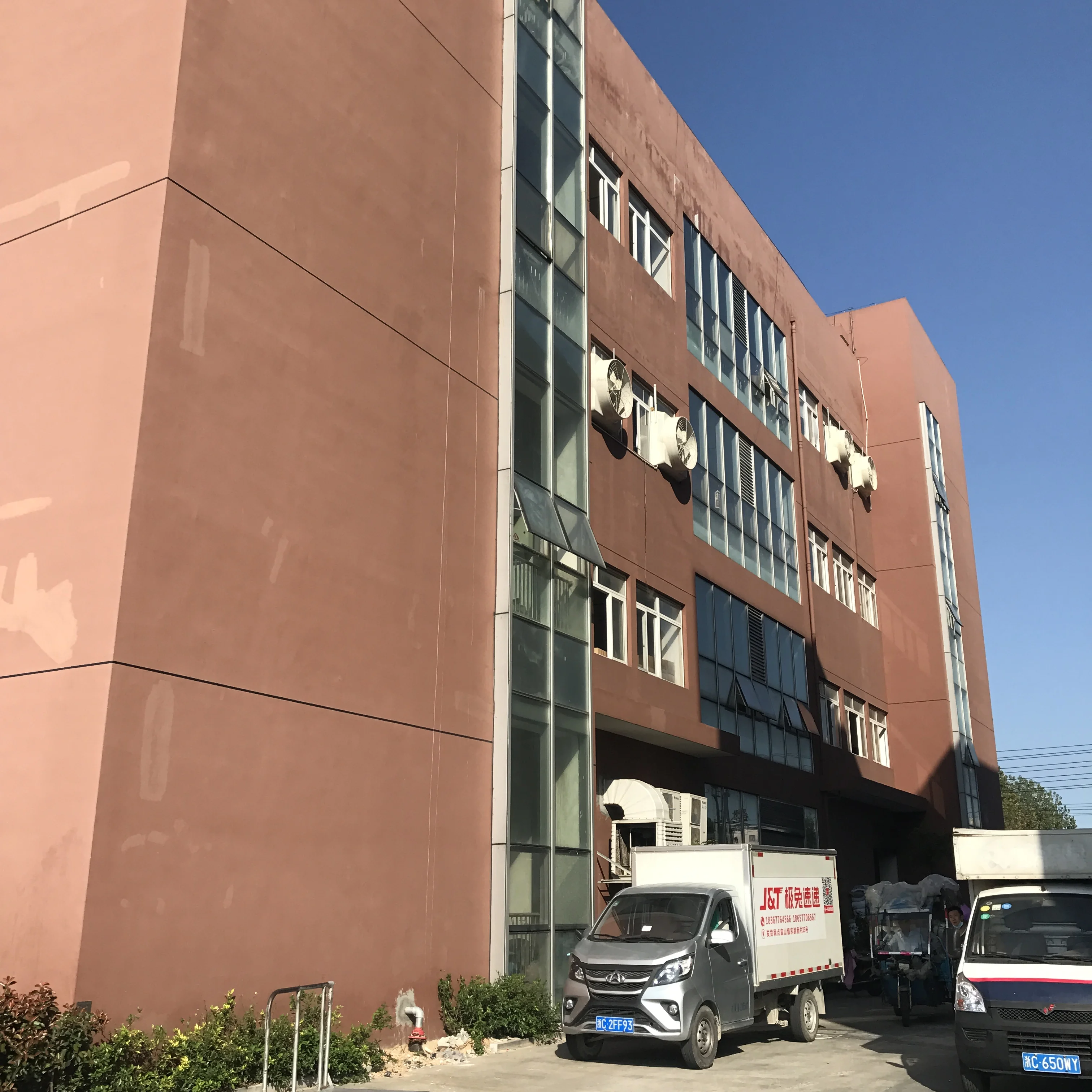 Cangnan Hongwei Clothing Co., Ltd.