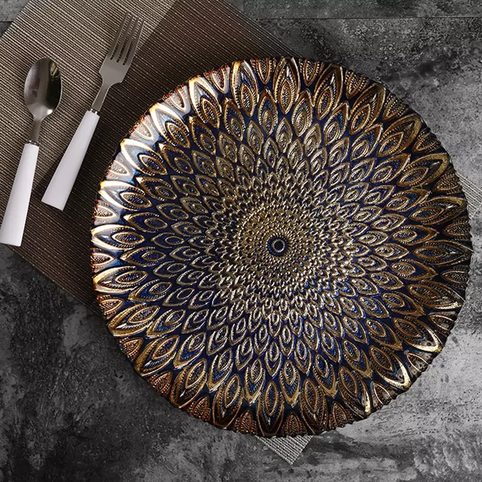 Factory Wholesale Luxury Peacock Feather Green UnderPlate Arabian Royal Green Fruit Platter Design Wedding Glass Charger Plate
