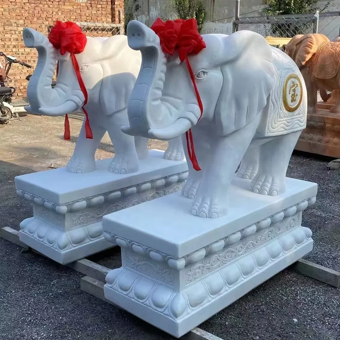 Hot Selling Modern Design Life-Size White Marble Elephant Statue Outdoor Home Decor Carving Stone Sculpture