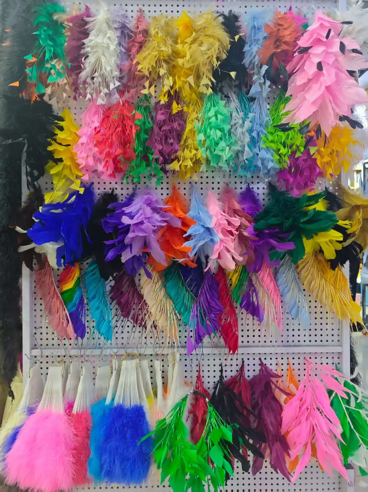 Luan Xin Tian Feather Products Co., Ltd. 1