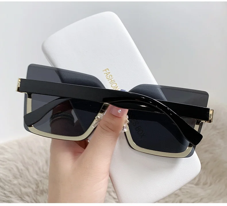150 New Women Eyewear Rimless Trendy Sunglasses Large Square Sunglasses Personalized Glasses Retro Designer Fashion Sunglasses