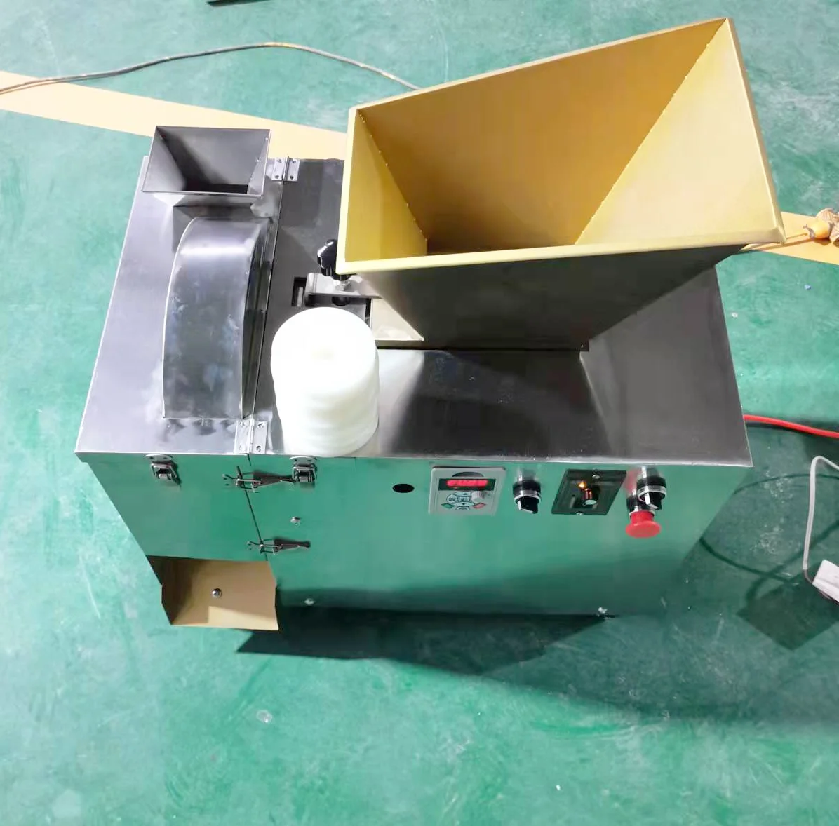 Cheap Automatic Bread Doughnuts Dough Ball Sheet Cutting Cutter Machine