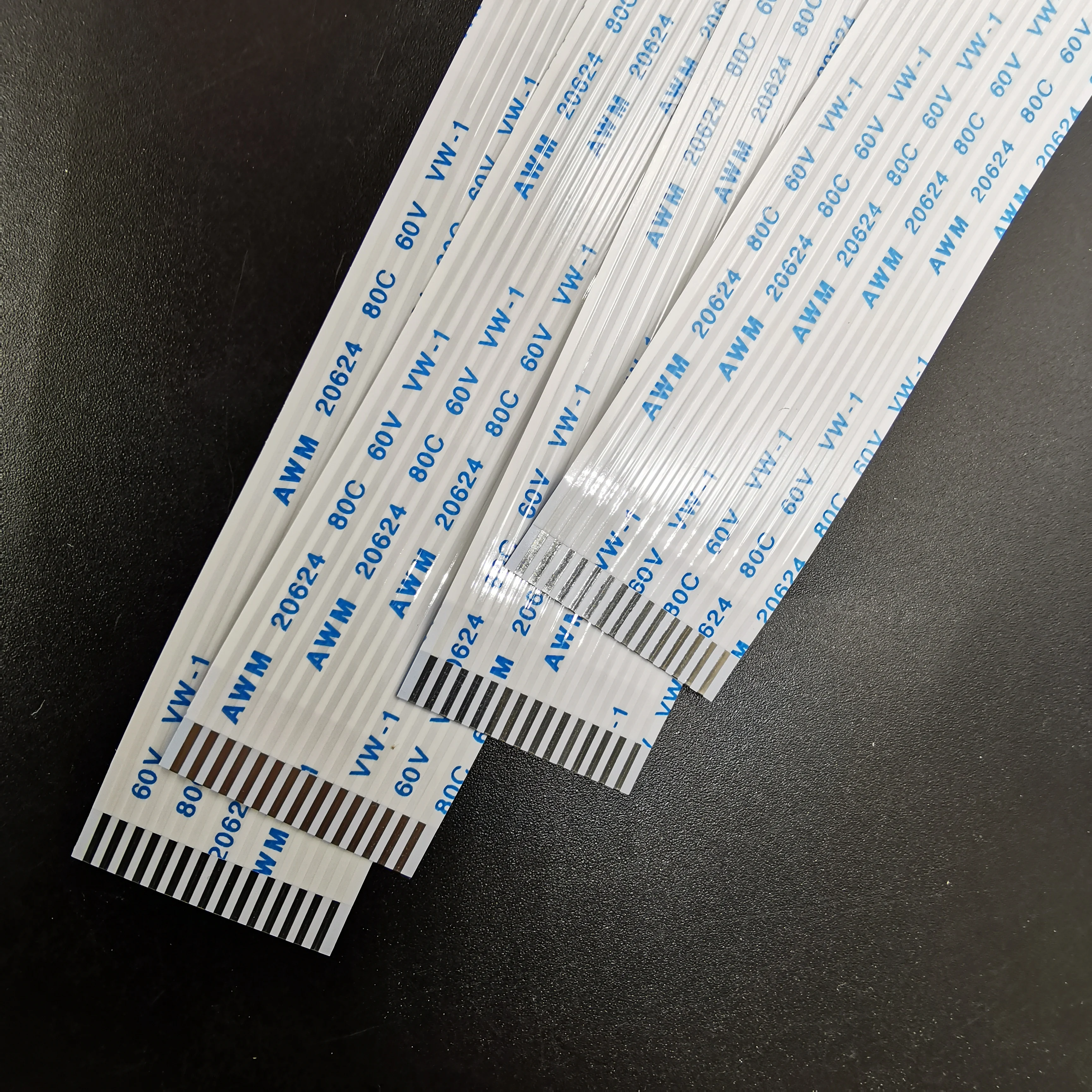 NAPPE XINYA E315127 AWM 20696 80C 30V VW-1 / 12 pins / 76mm x 6,5mm / Inversée EUR 14,49