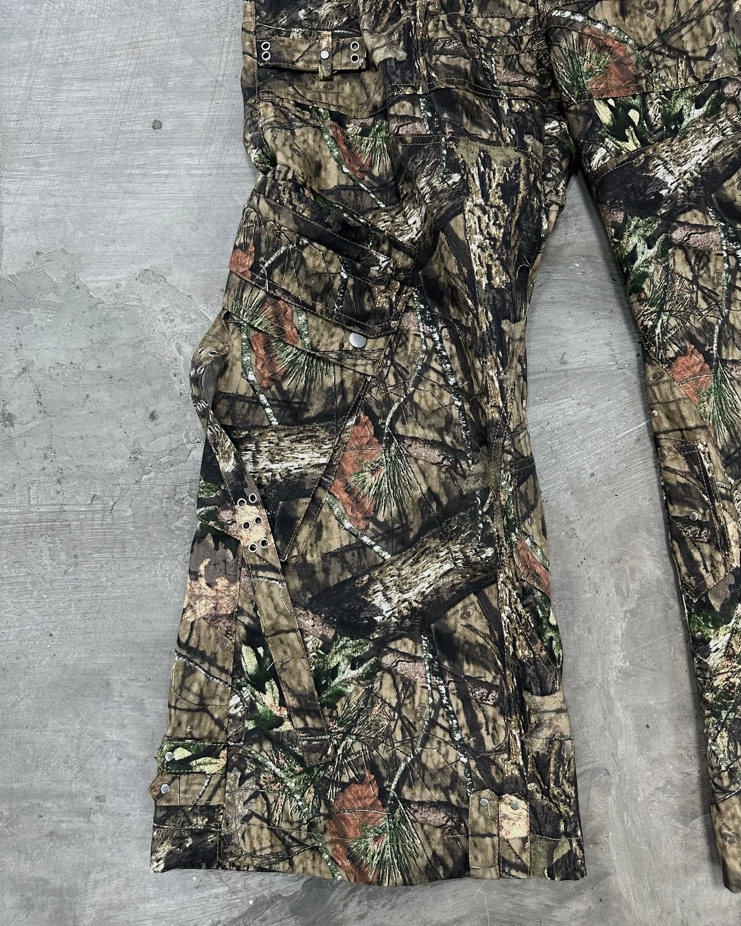 Custom Wholesale Oversized Baggy Wide Leg Real Tree Print Print Hunting Tactical Camo Camouflage Flared Cargo Pants for Men gallery 4