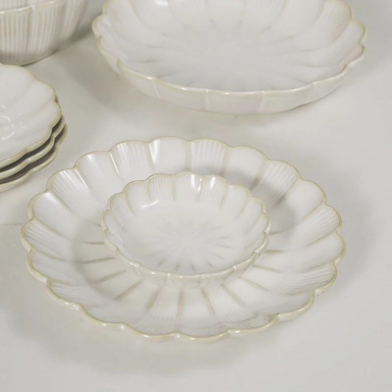 Japanese Flower Edge Ceramic Dinnerware Set Plate Dish Porcelain Tableware Dessert Plate Dinner Sets manufacture