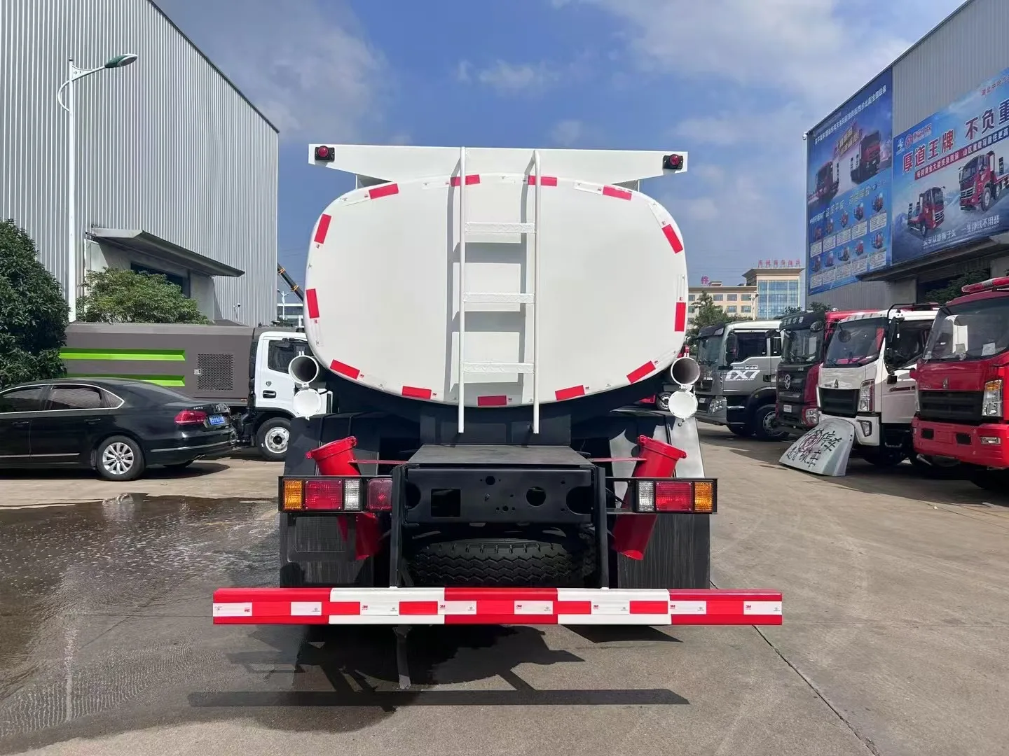 product sino howo 4x4 off road new condition manual transmission oil refilling tanker truck 4x4 drive wheel-5