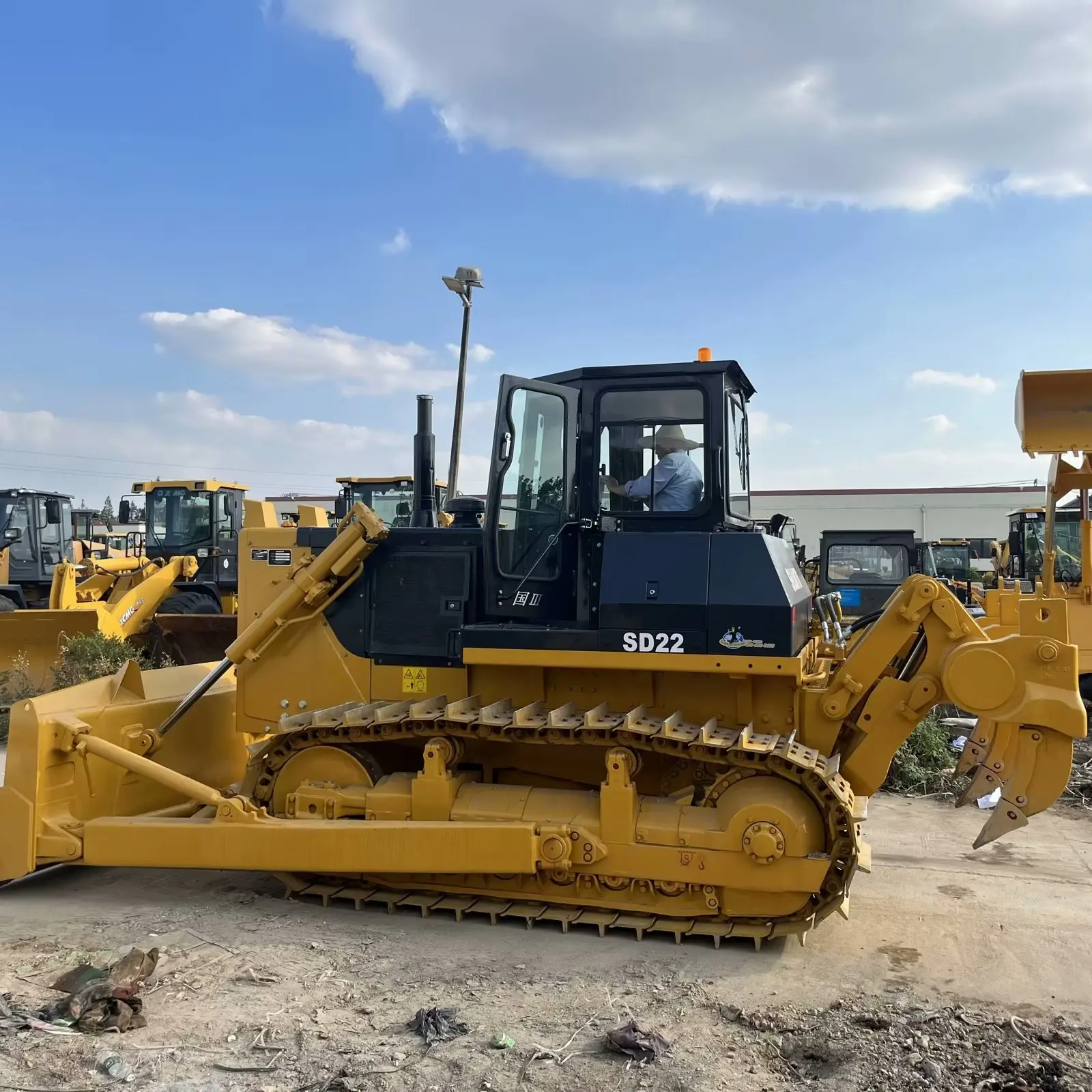 2023 Model Used ShantuiSD16SD22 SD32  Crawler Bulldozer With High Quality and Cheap Price Sd22/32