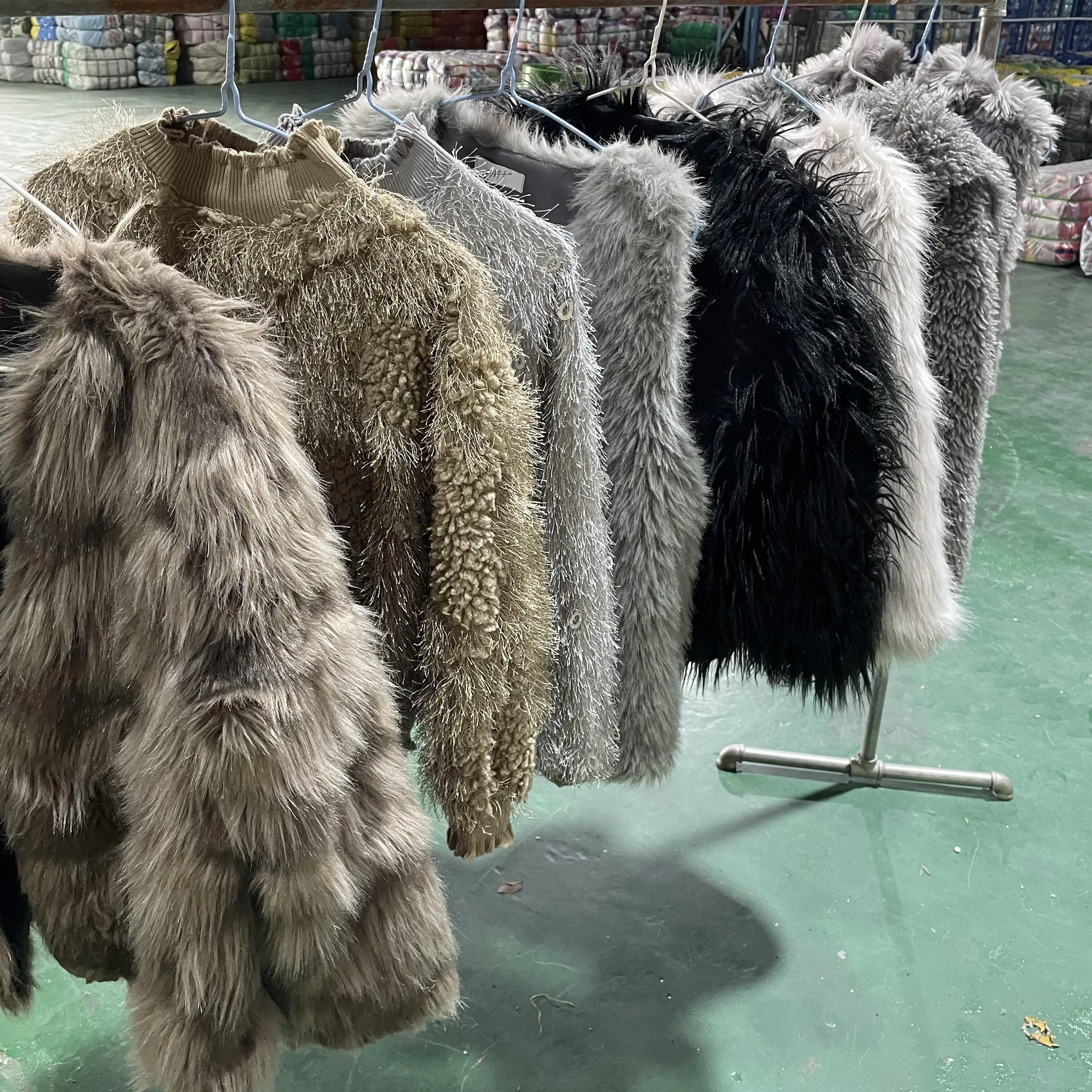 Shop Used Fur Coat Women Wholesale in Bales Winter Soft
