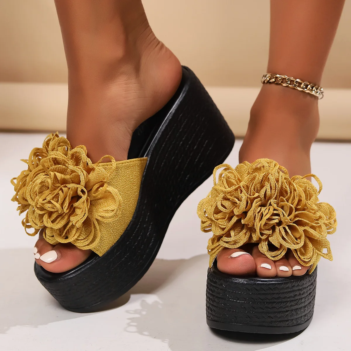 2024 New Wedge Fish Mouth Slippers Large Size Red Flower Beach Slippers Sandals Woman