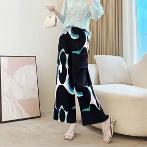 Women's Artistic Print Pleated Wide-Leg Pants - Loose Casual Trousers with Stylish Pattern