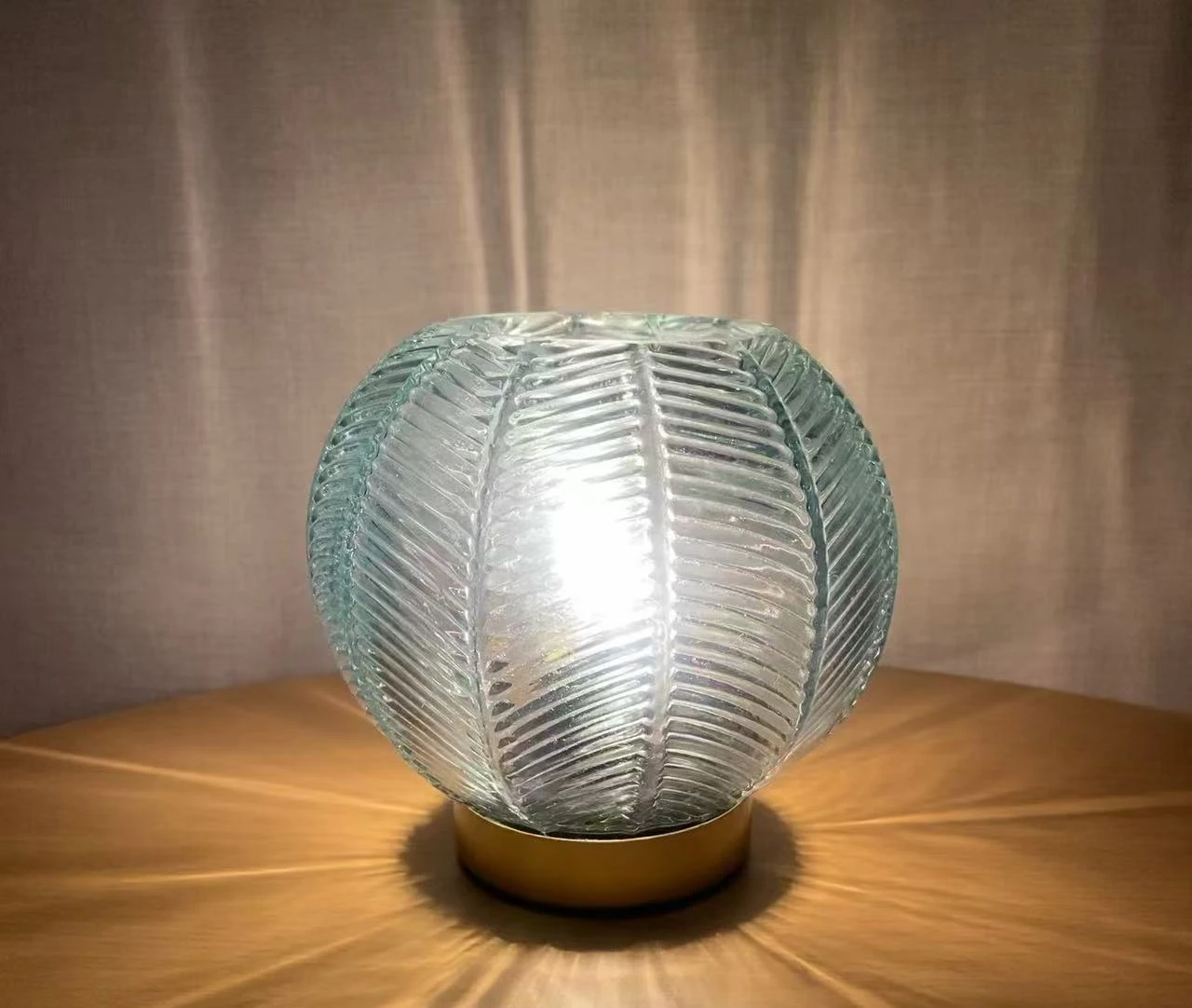 Kanlong  Leaf Pattern Round Night Light Glass Metal Base Wedding Decoration Table Lamp
