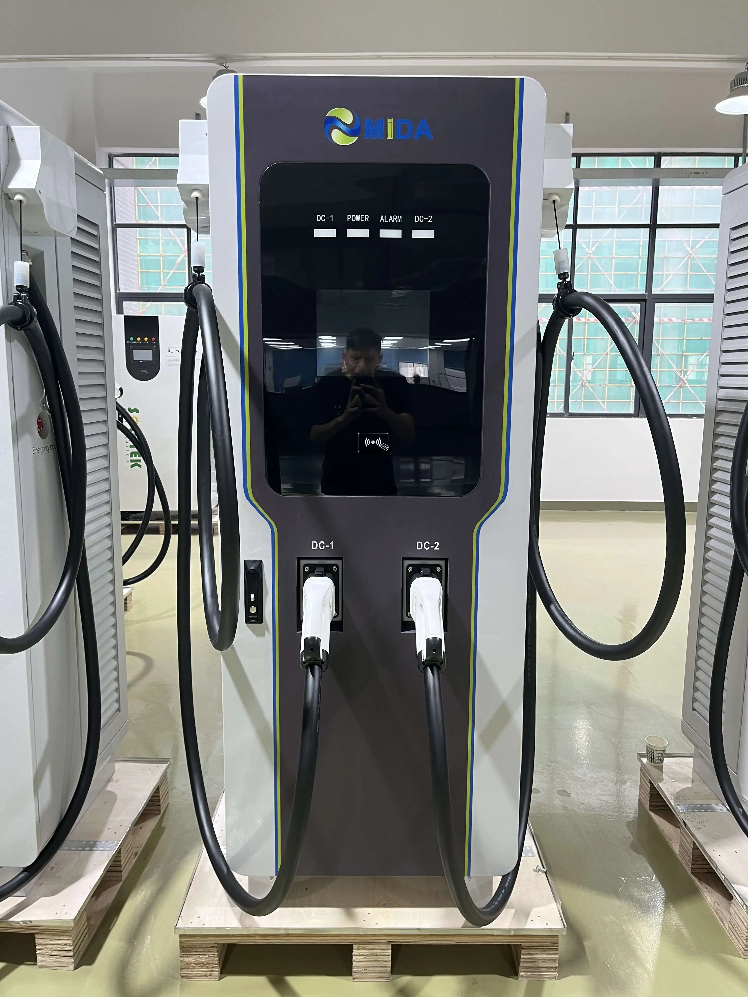 Factory Sale Commercial Ccs Comb2 Chademo Gbt 30kw 60kw 120kw 150kw 180kw 320kw Fast Dc Ev 2440