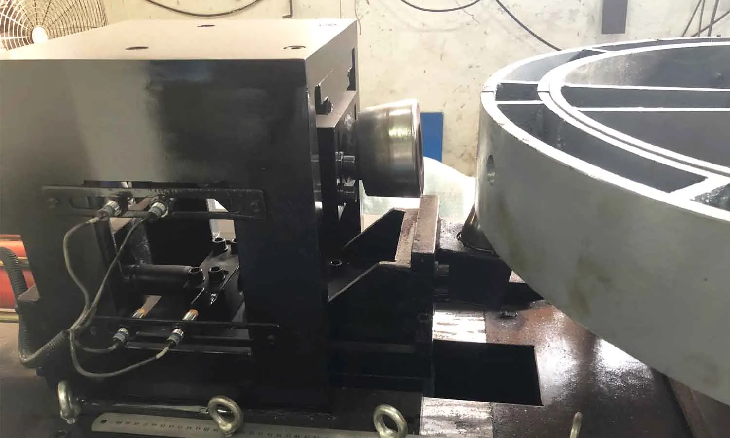 BOBO Machine automatic fan house edge fan vibrating screen flange shown in a detail photo for this news article