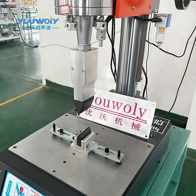 Professional CE Testified LCD Digital Control Intelligent Ultrasonic Welding Machine for Lanyard Ribbon Card Holder