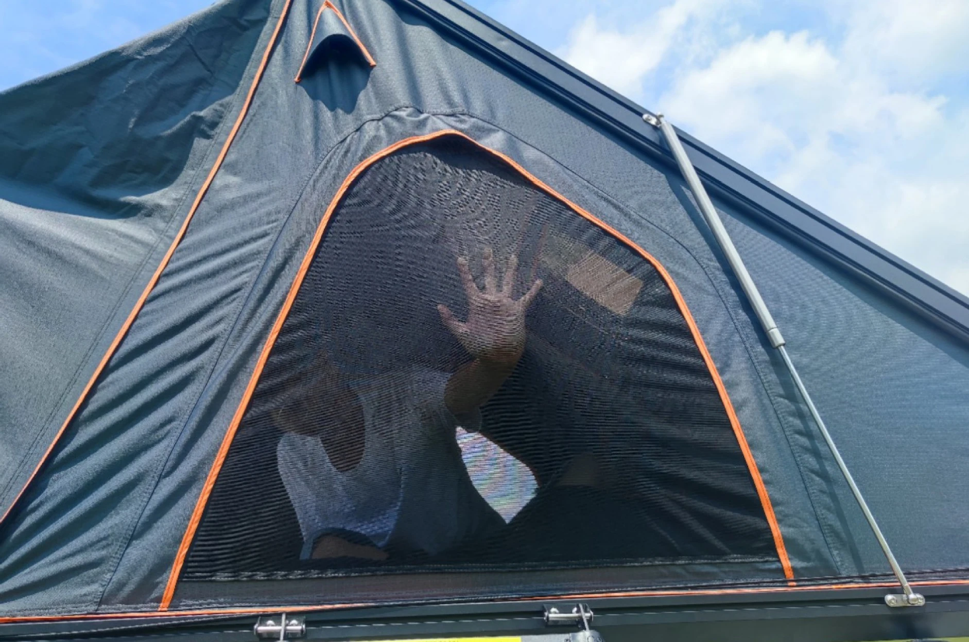 Camping Triangle Car Rooftop Tent Hard Clamshell Black Gray Aluminum 4 Person Hard Shell Roof Top Tent  