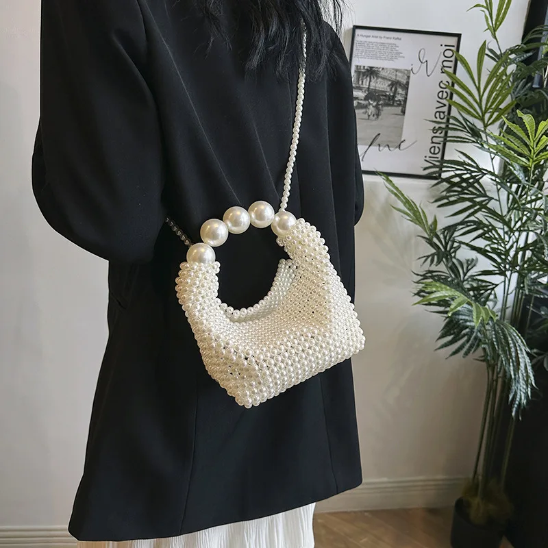 Abo da sera elegante con gonna in tulle trasparente di lusso