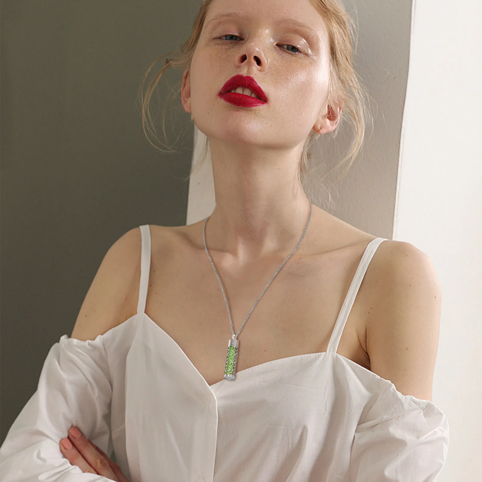 Vnox Dainty Square Pearl Chain Thread Cylindrical Non-woven Open Aromausible Pendant Necklace for Boyfriend Girlfriend