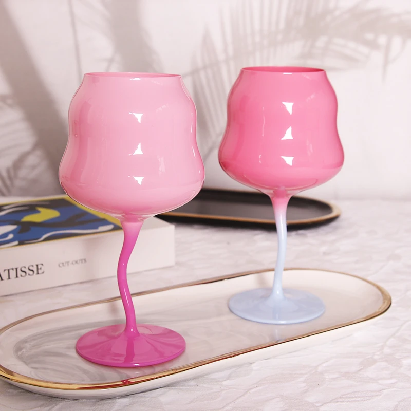 2023 New Arrival Handmade Cream Color Twisted Stem Glass Wine Glass Chinese Crystal Glassware for Giveaways