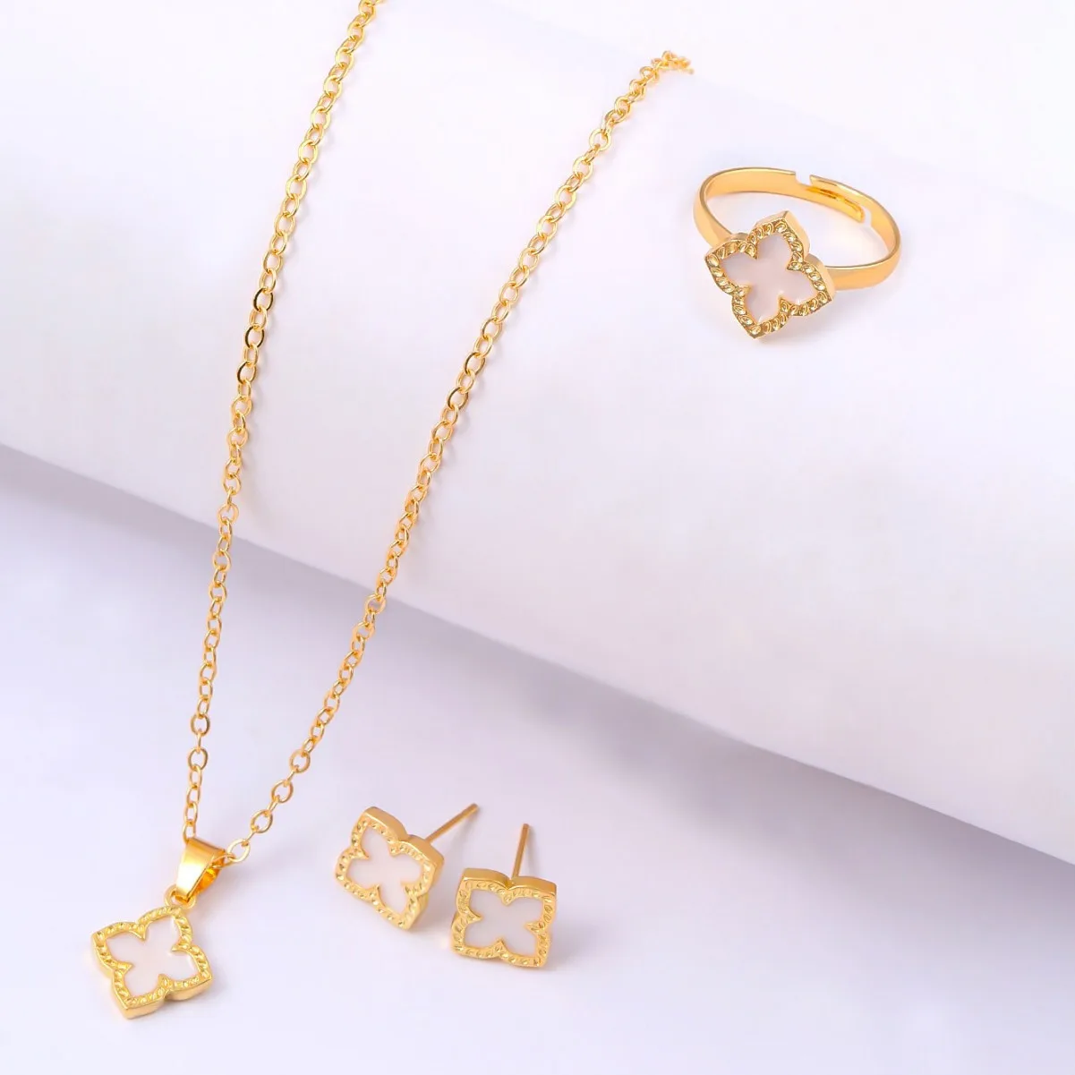 OEM ODM Clover Three Piece Alloy Punk Womens Necklace Sets Fashion Jewelry Sets