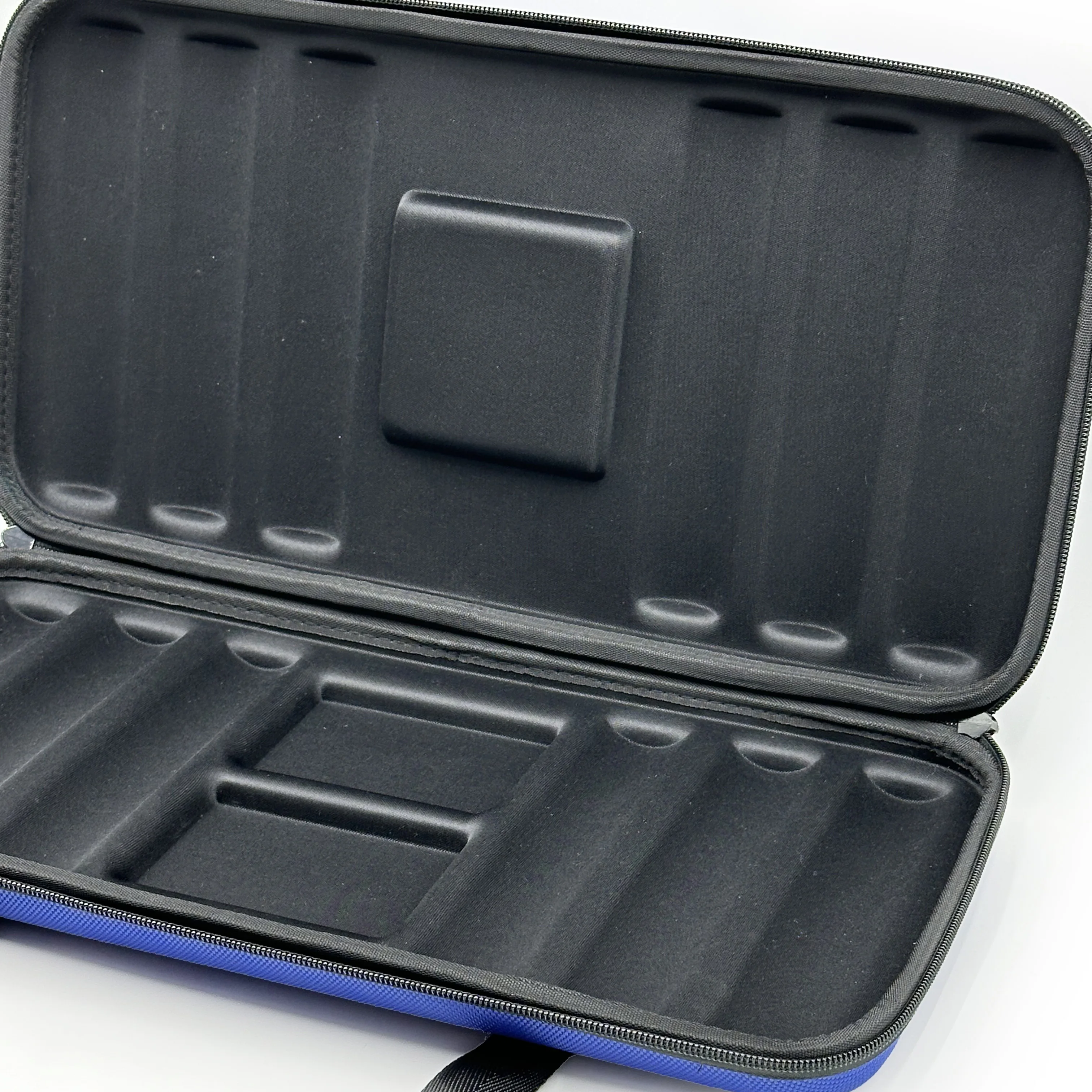 Набор кейсов для покера