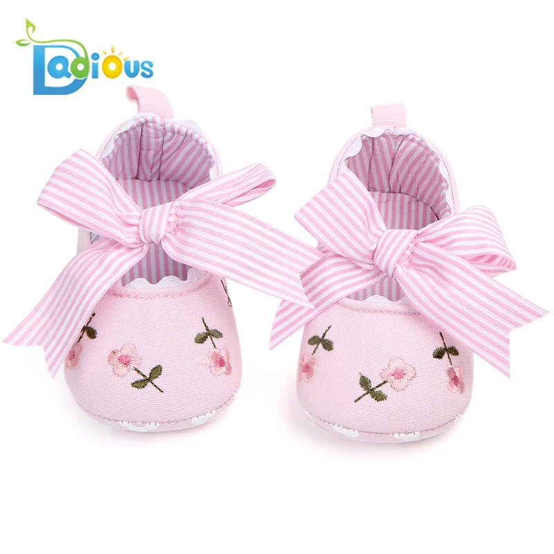 Comprar Zapato Bebé NIña Rosa Blucher Pompones. ✓ Muy chulos