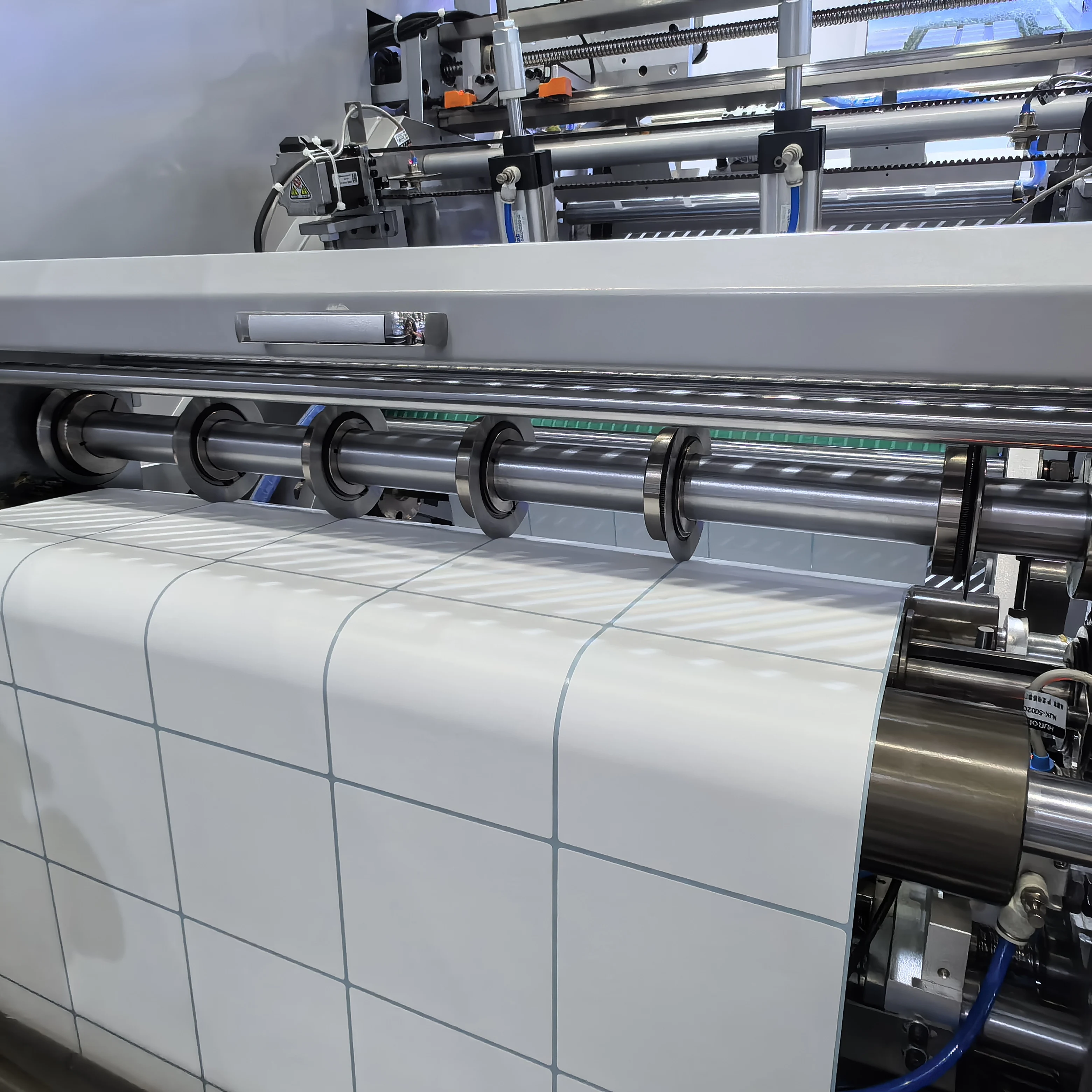 High-Speed Automatic Direct Thermal Rotary Jumbo Roll Paper Processing Machinery Die Cut Label and Transfer Printer Cutter