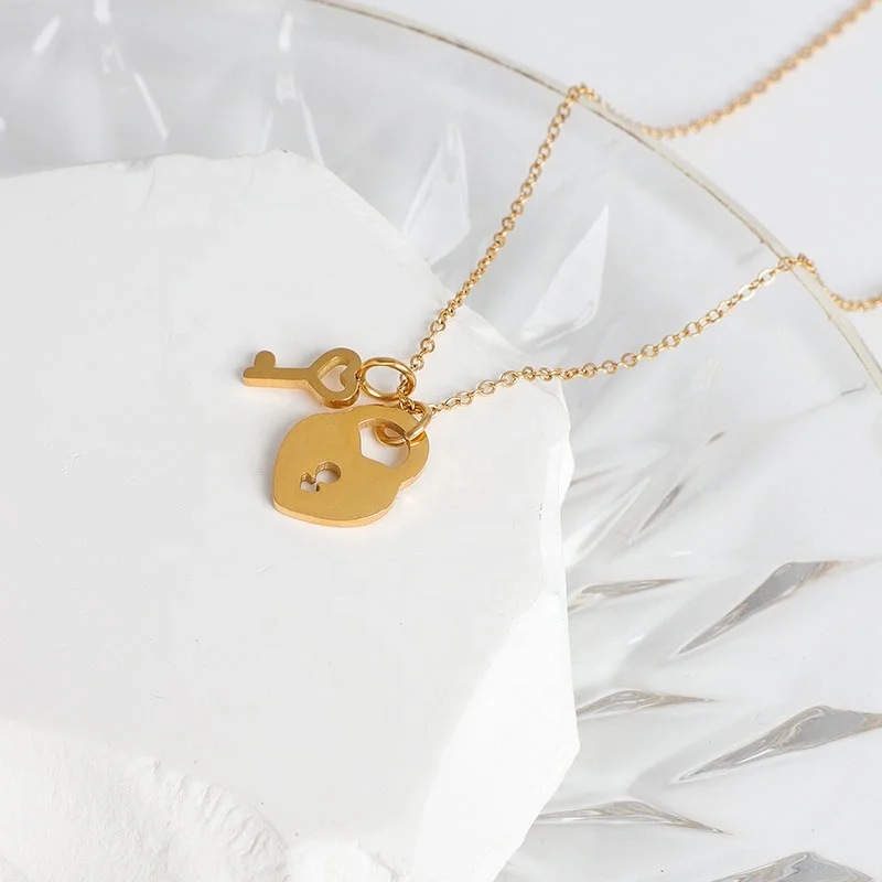 Collier Rosia - pendentif coeur cadenas et clé en acier