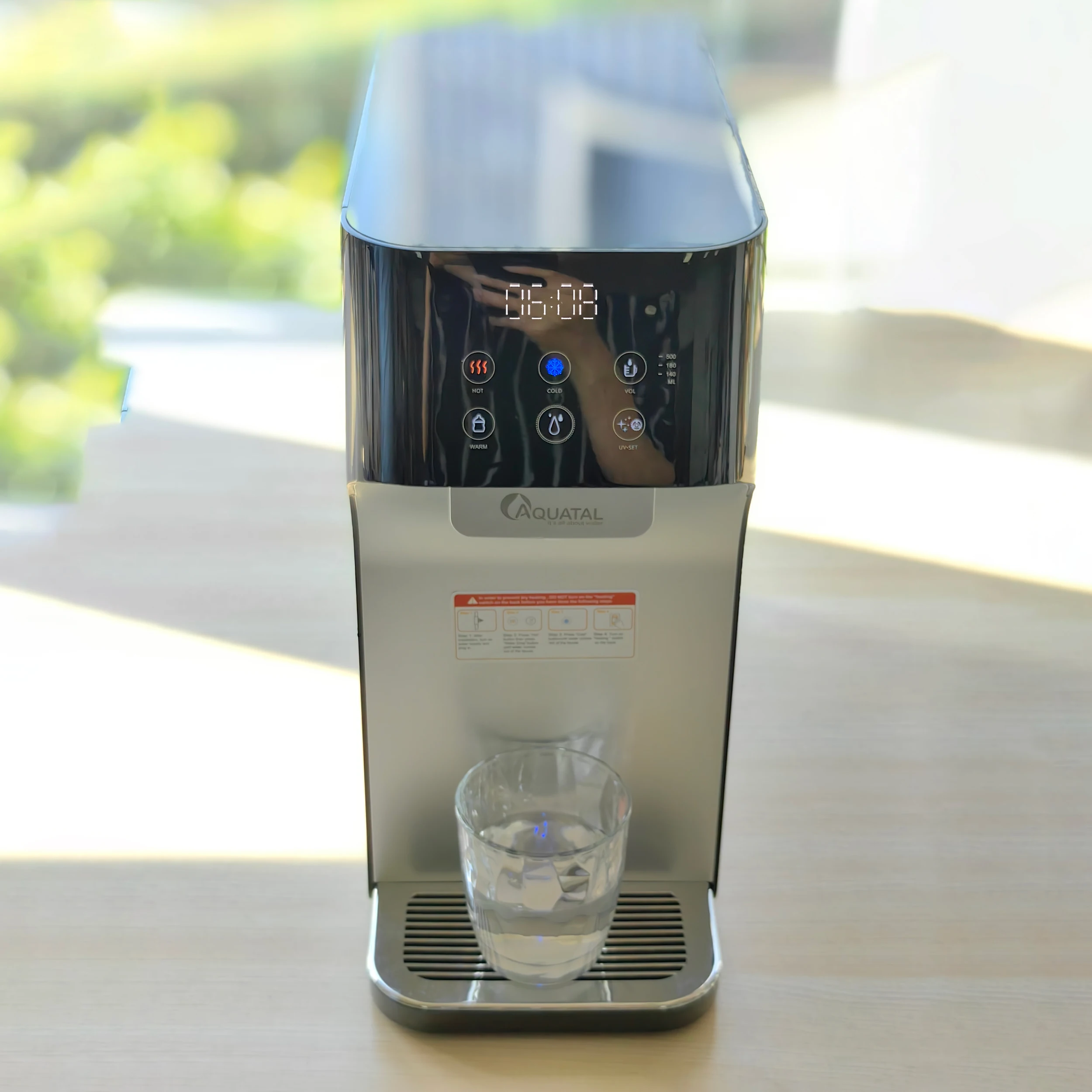 Nuwe ontwerp Elektriese Water Dispenser RO System Warm Koue Plastiek Behuising Huishoudelike Hotel Gebruik Fabriek Direkte Desktop Installasie