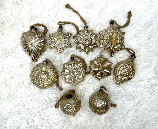 Glass Ornaments Decorative Hanging Christmas Bauble Hand-painted with Glitter Decoration Mercury Christmas Glass Ball