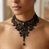 Girocollo in pizzo nero