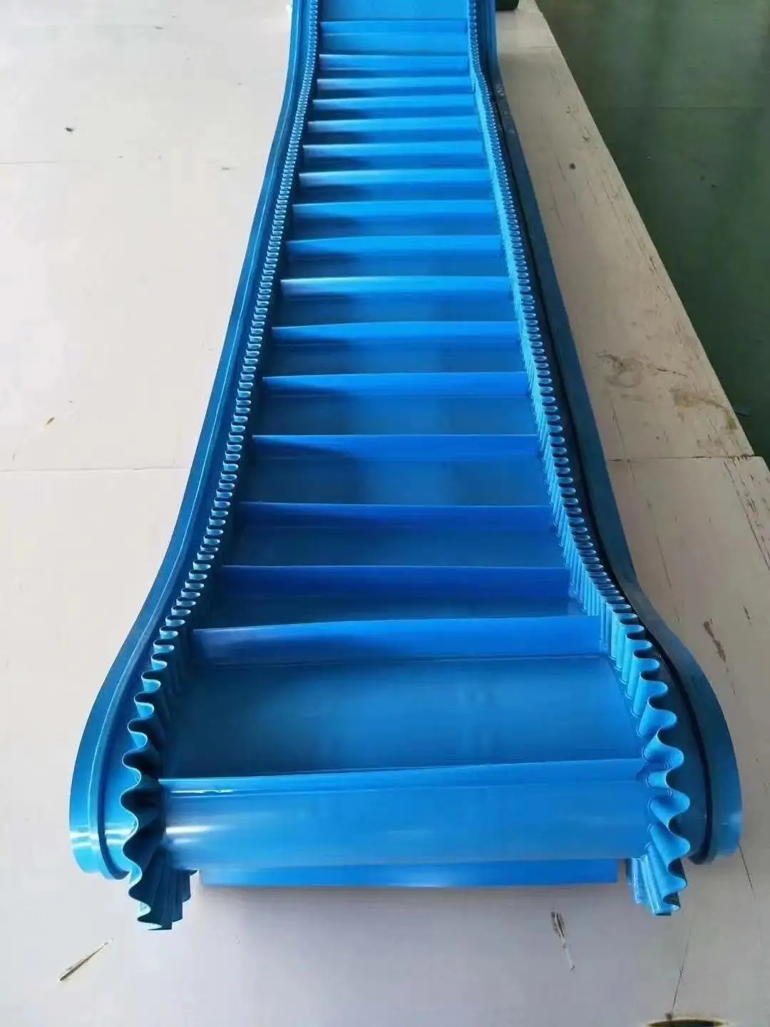 High Quality Pvc Conveyor Belt Flat Cleats 2mm Green Coil Skirt