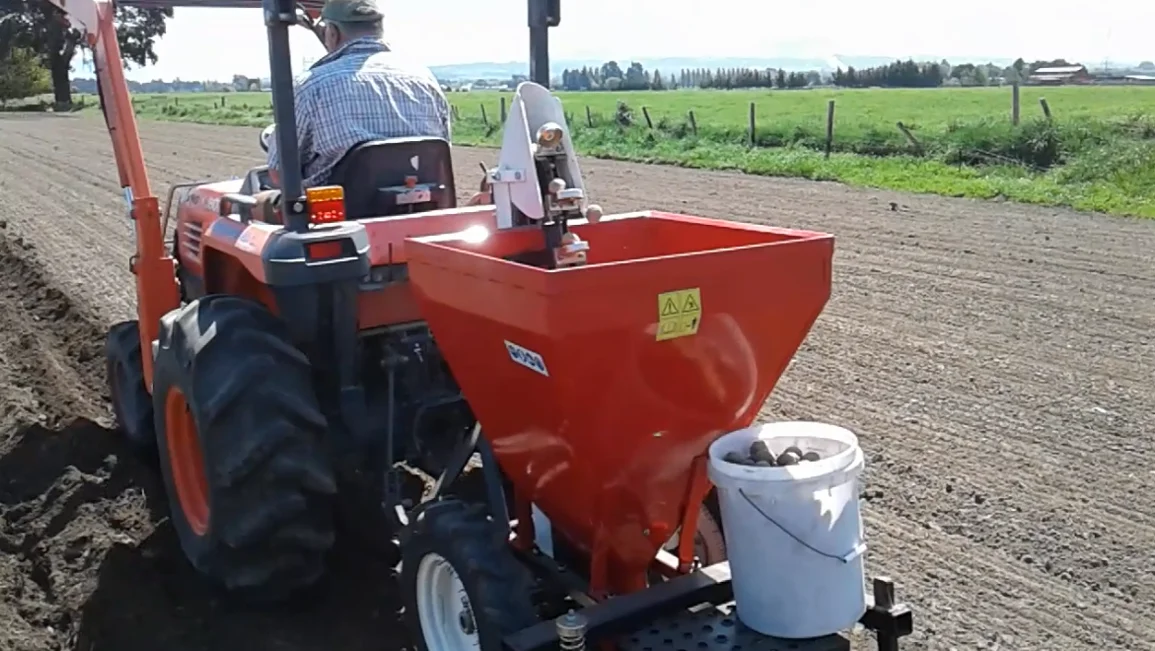 Mini Tractor Implements Single Row Potato/Garlic Planter Manual 2-Row Seeder for Farm Planting New and Used Condition