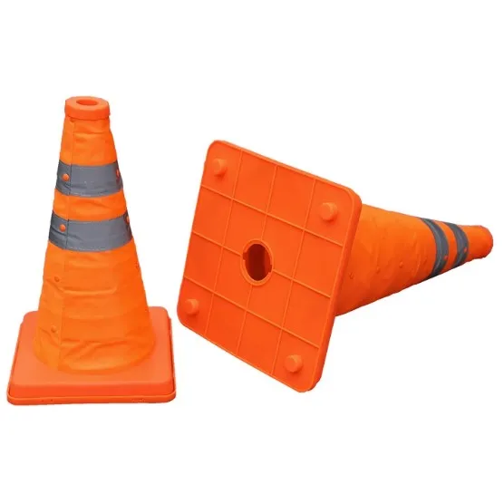 Bianco E Arancione Cono Stradale. Segnale Di Sicurezza Utilizzate Per Prevenire Incidenti Durante La Costruzione Di Strade Foto Stock - 2