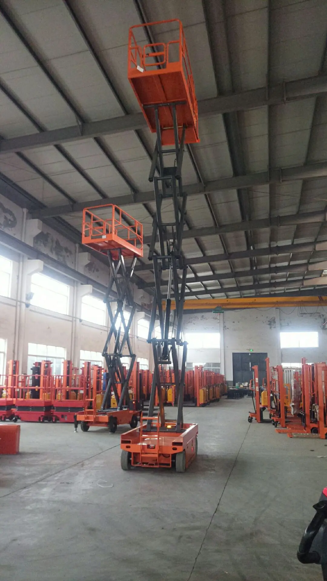Everlift Electric Scissor Lifts - Reliable Aerial Platforms