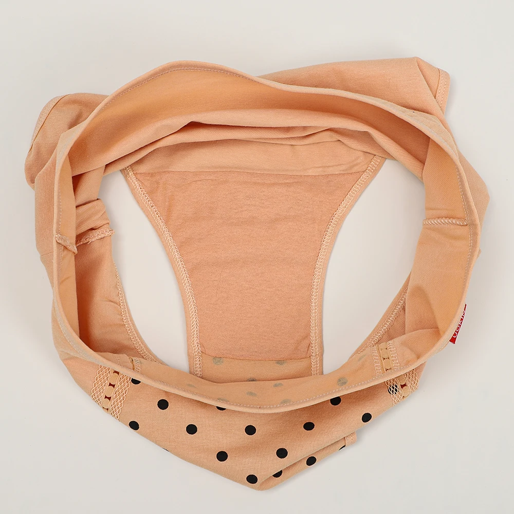 Ofisda panties yoq Paypoq kiygan yosh qora tanli ayol