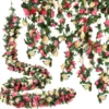 Una botella de 45 rosas pequeñas en una botella de champán rojo rosado.